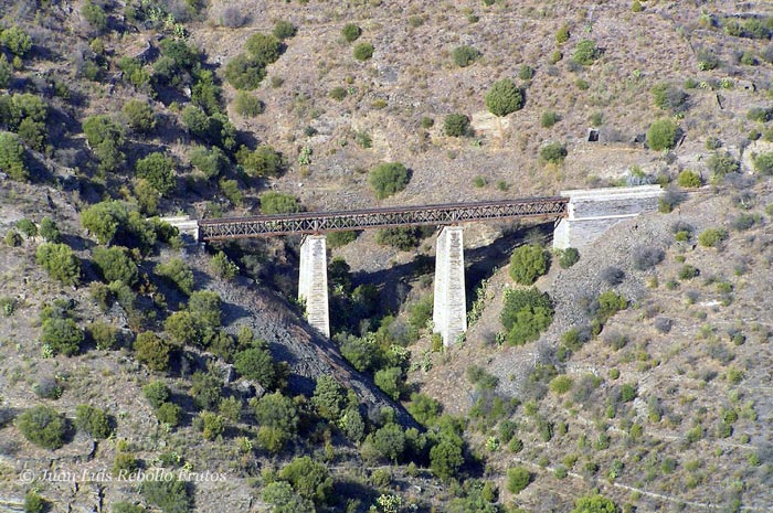 puente_riscos_desde_camino_rio.jpg